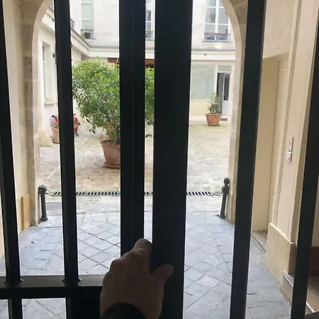 Appartement Metro Gambetta à Paris Extérieur photo